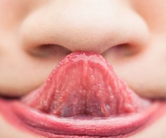 Jak zlikwidować nieprzyjemny zapach z ust? - porady tipy.pl